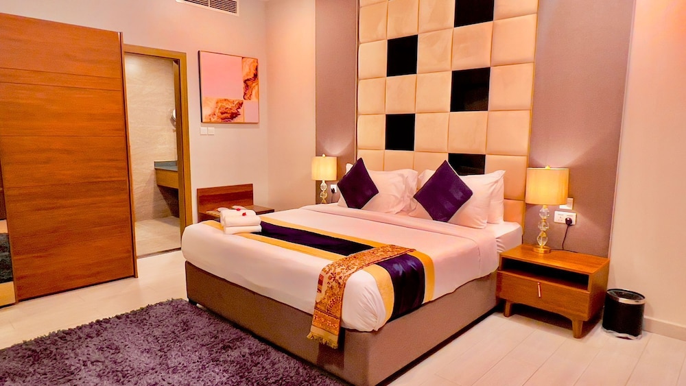Standard Studio, 1 King Bed