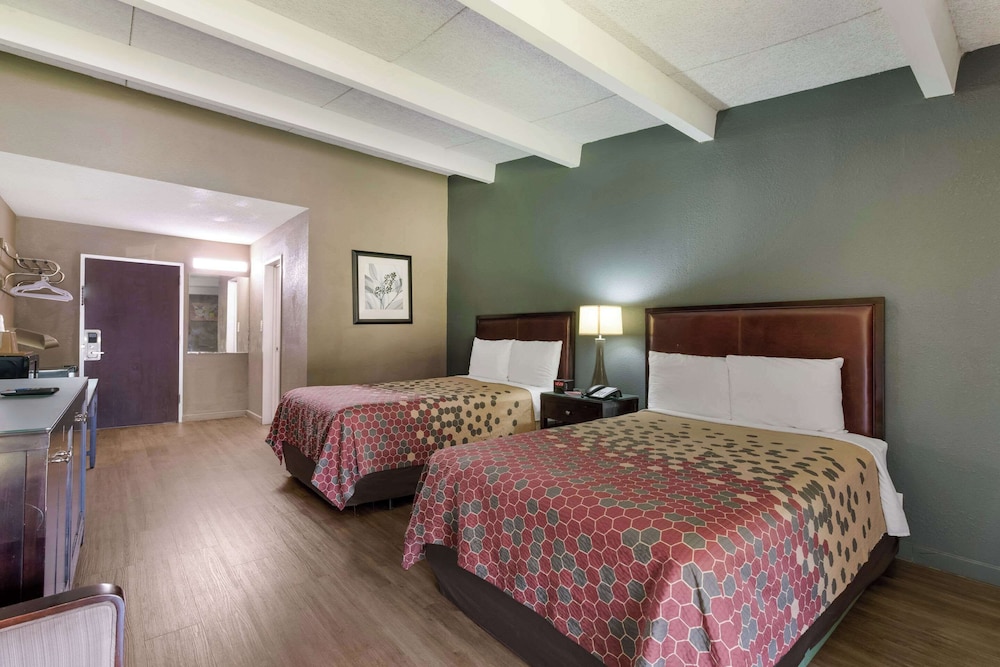 Standard Room, 2 Double Beds, Smoking photo 2
