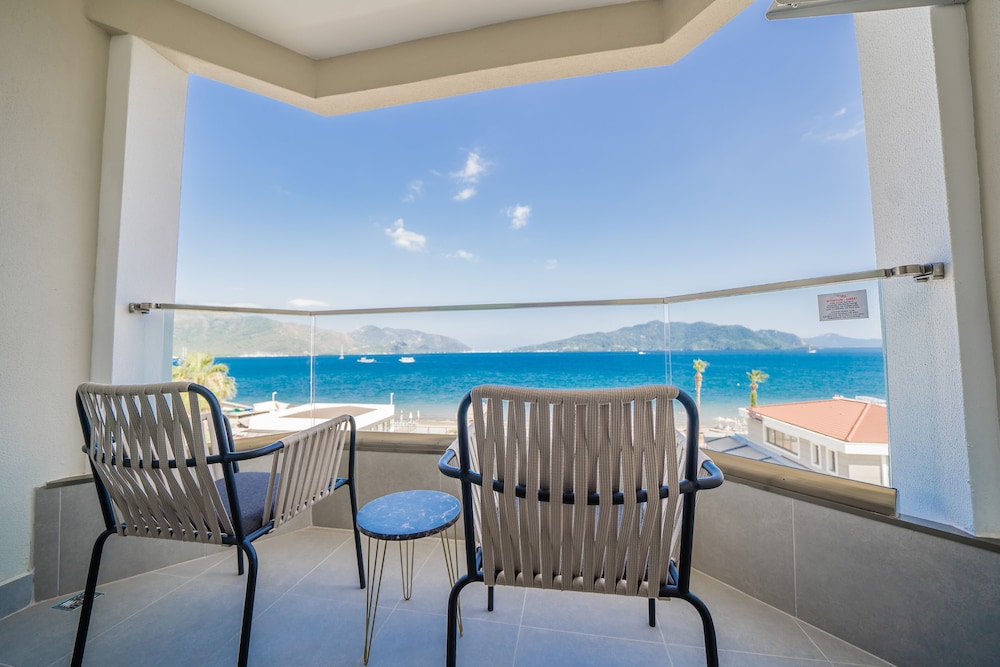 Standard Sea View Double or Twin photo 2