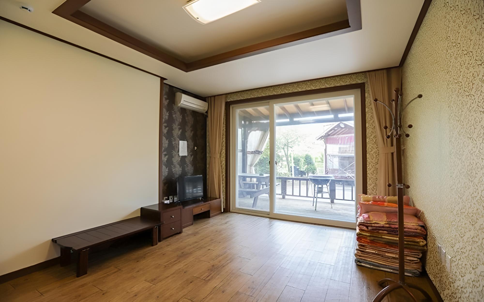 Room (4 building room 103 (33m ondol)) - Photo 1