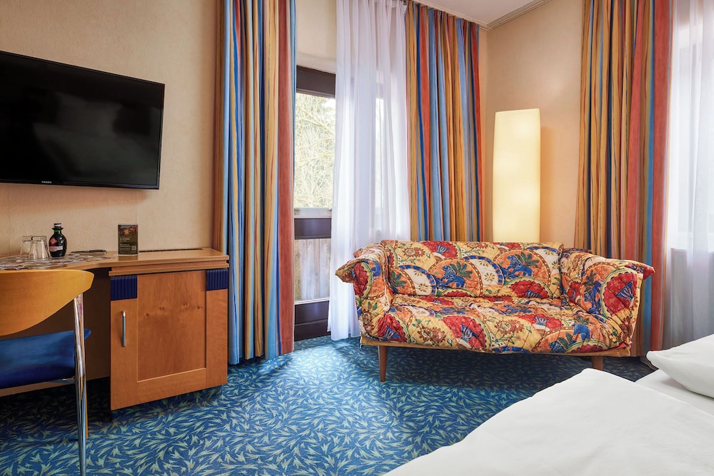 Classic Double Room, 1 Double Bed, Non Smoking, Mountain View photo 2