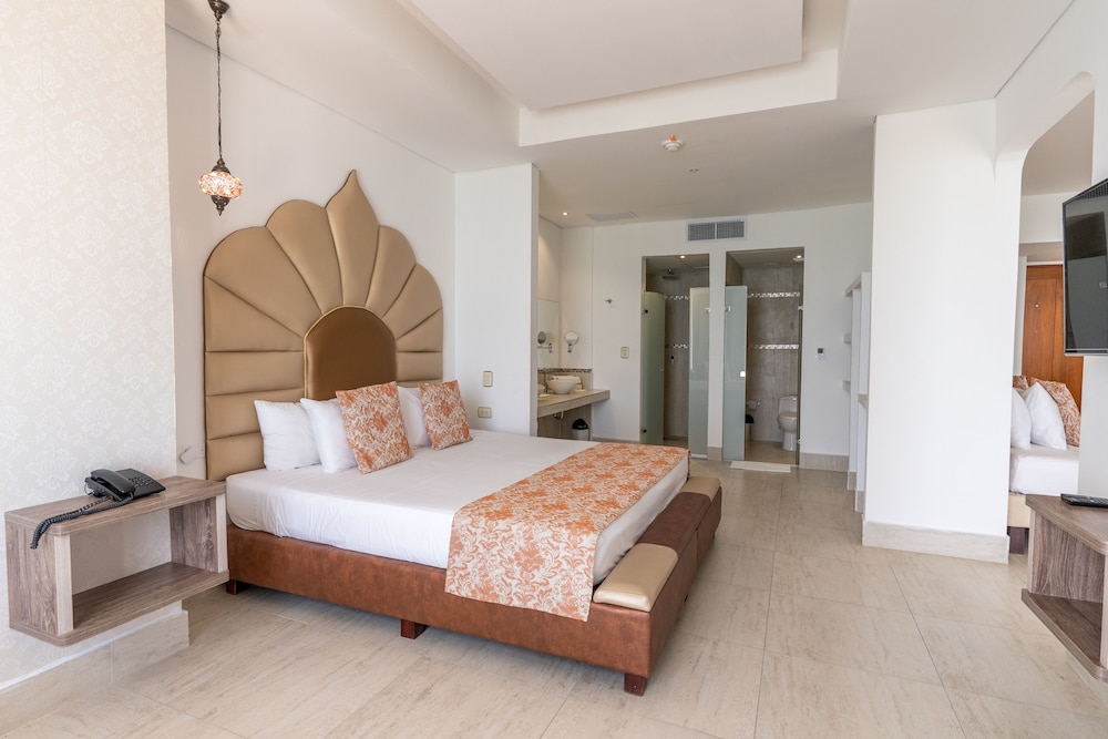 Master Suite Ocean View photo 1