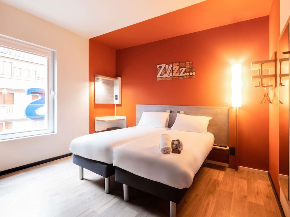 Adapted Twin Room (2 Single Beds) photo 3