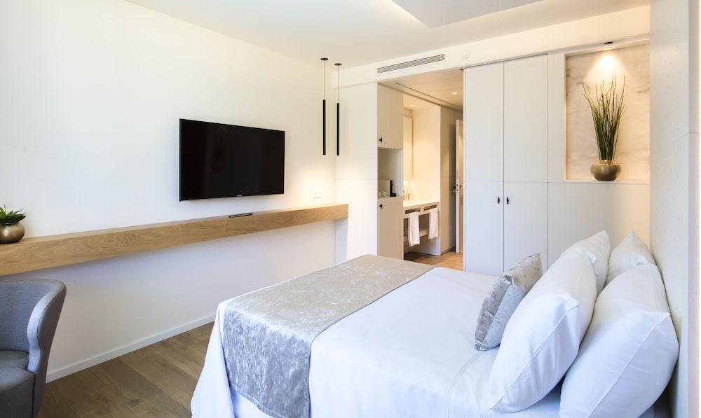 Premium Room, Pool View photo 3