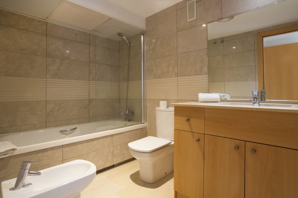 Apartment, 3 Bedrooms - Photo 10