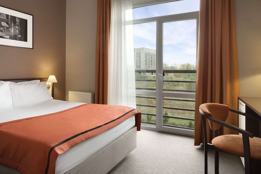 Standard Room, 1 Queen Bed - Photo 1