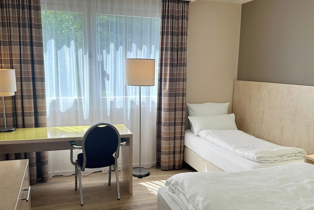 Standard Room, 1 Queen Bed with Sofa bed (Up to 3 Guests) - Photo 1