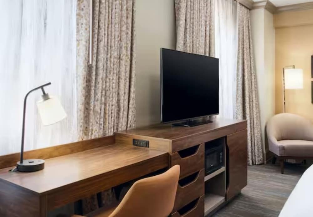 Room, Multiple Beds, City View - Photo 5