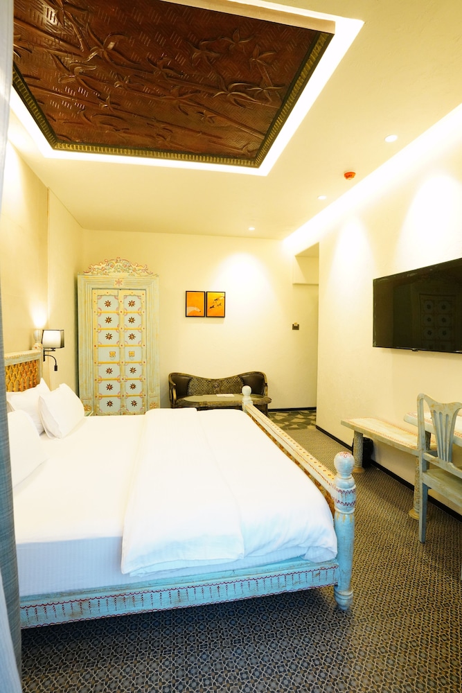 Executive Room - Photo 6