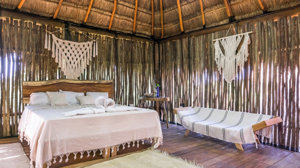 Comfort Room, Multiple Beds, Patio, Pool View photo 1