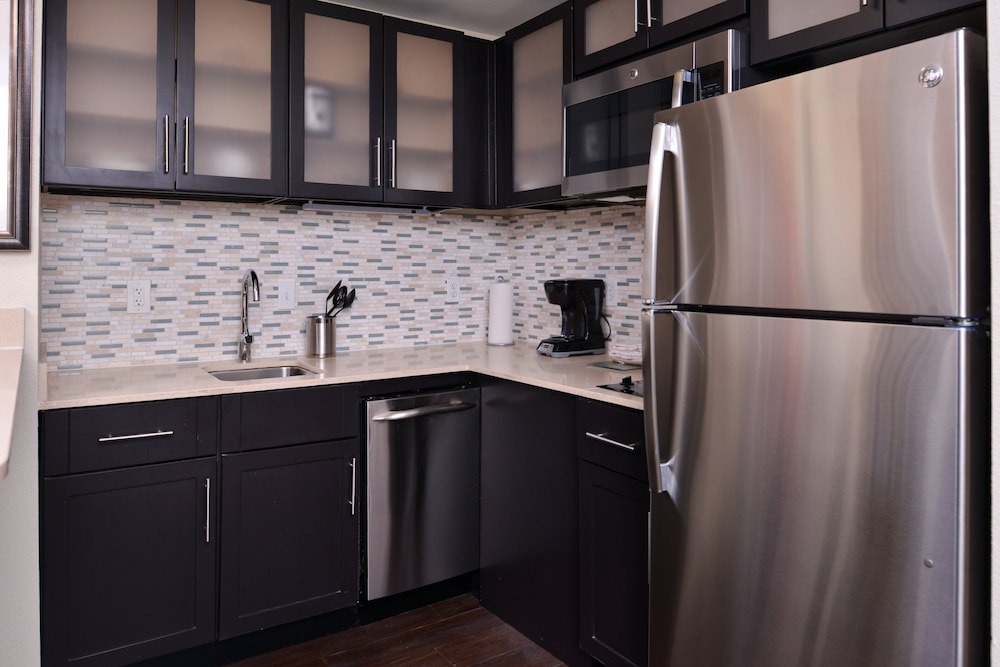 Suite, 1 Bedroom, Kitchen - Photo 6