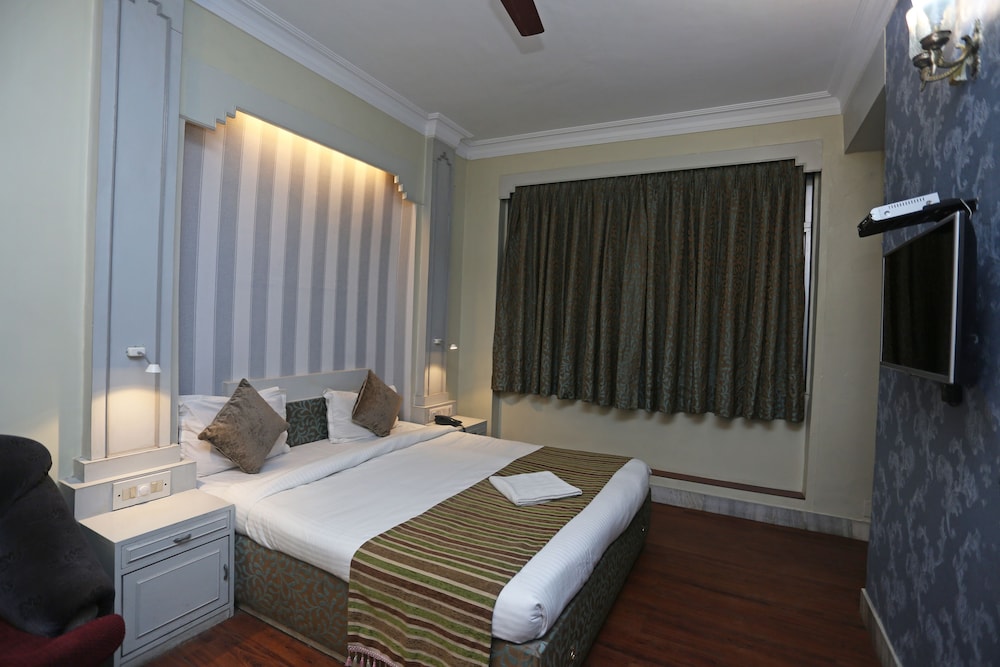 Room - Photo 9