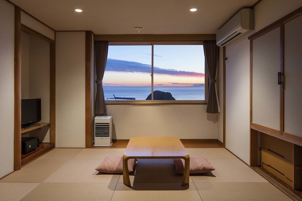Twin Room with Tatami Area, Public Bathroom, Non Smoking photo 3