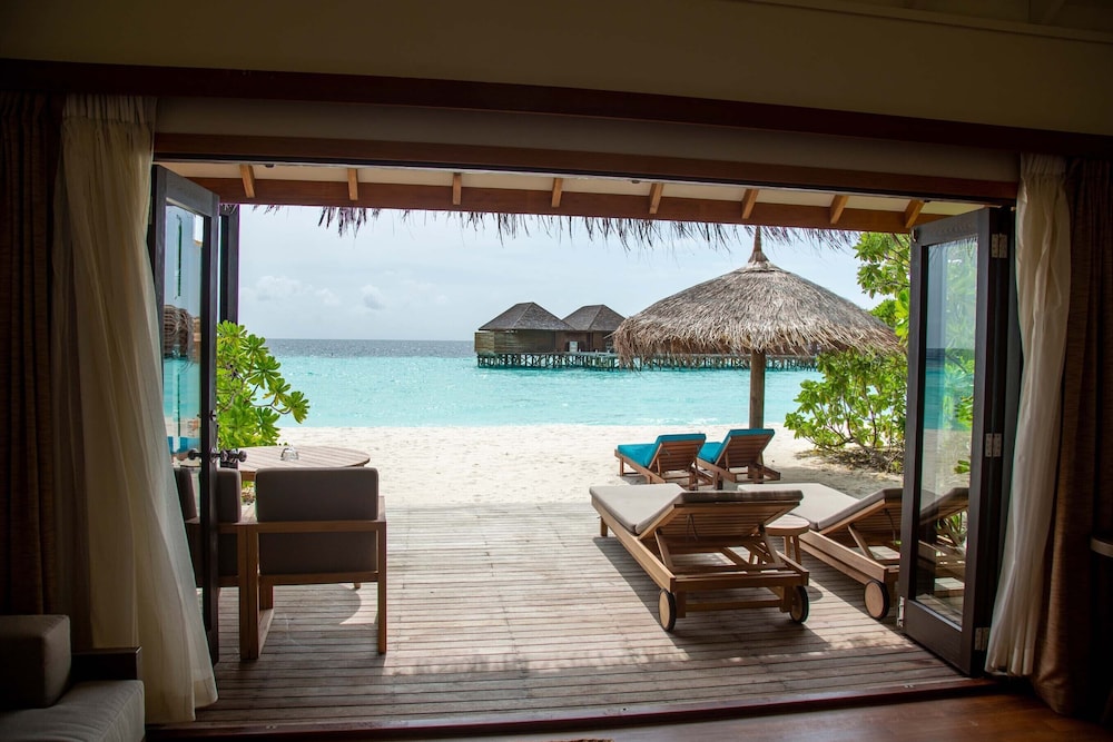 Jacuzzi Beach Villa photo 3