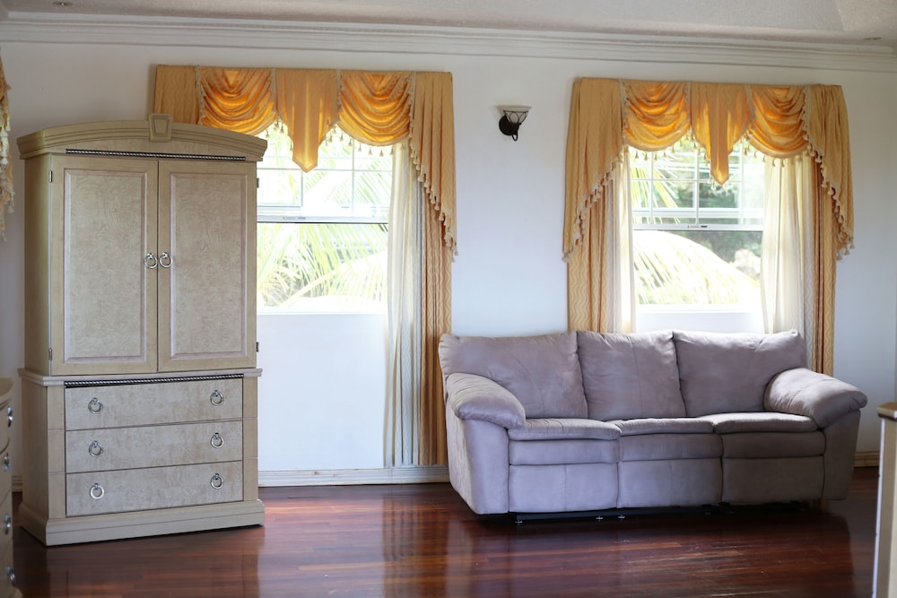 Exclusive Villa, Multiple Bedrooms, Partial Ocean View, Poolside photo 3