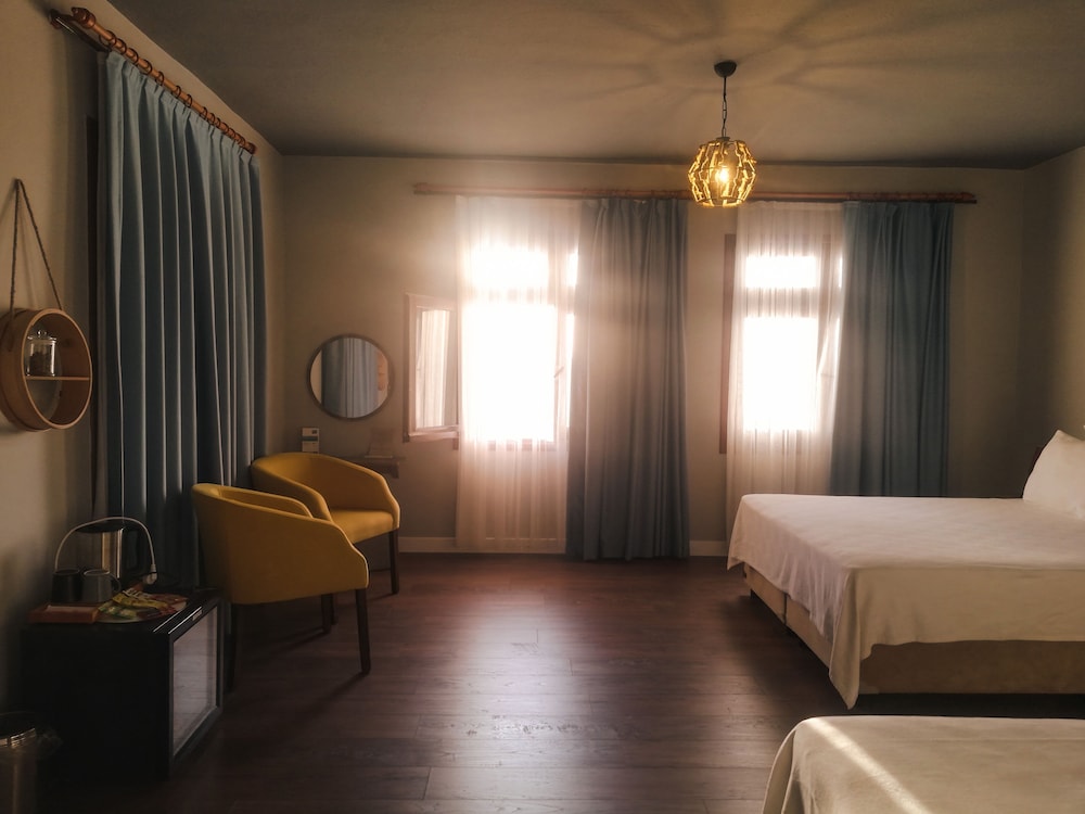Deluxe Twin Room, Multiple Beds, Partial Sea View, Ground Floor