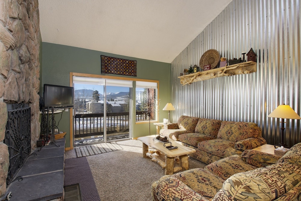 Condo, 2 Bedrooms