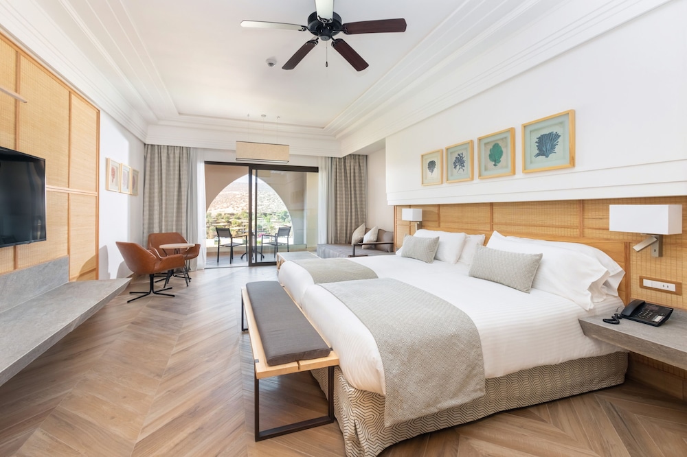 Standard Double Room, Balcony, Partial Sea View - Photo 3