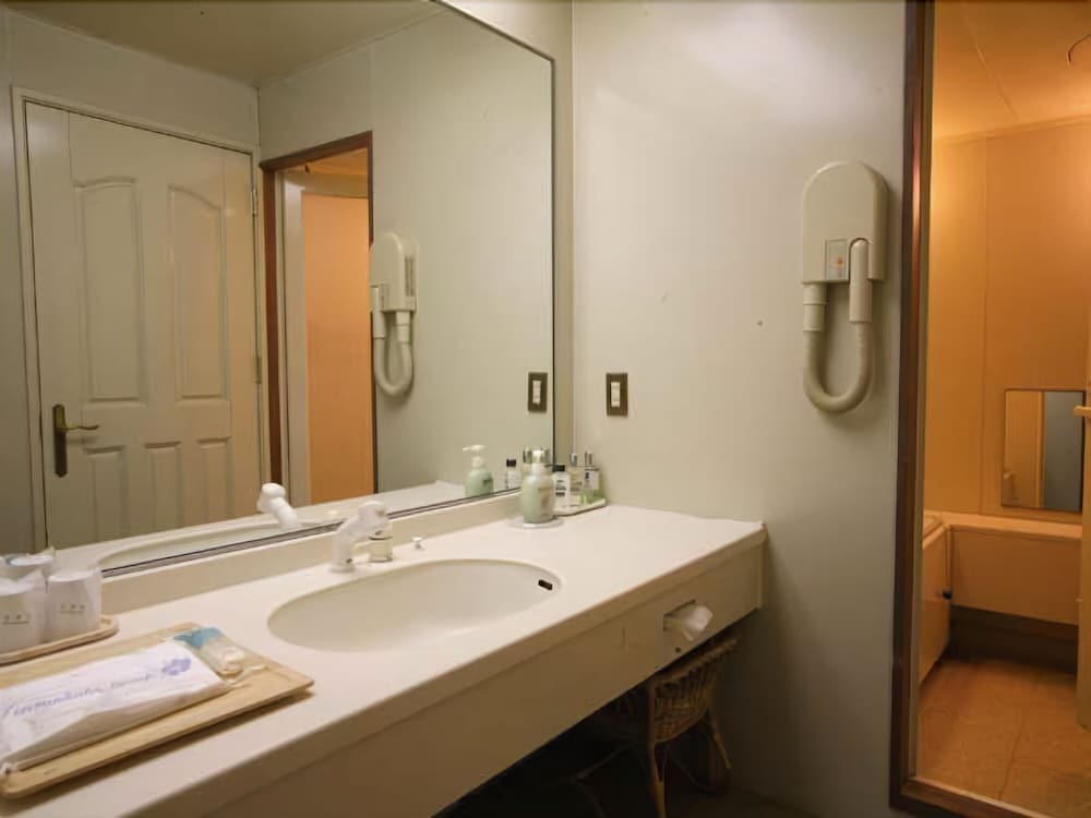 Moderate Twin Room with Shower Booth, Smoking,Ocean View - 40sqm, Up to 3 Guests - Photo 2