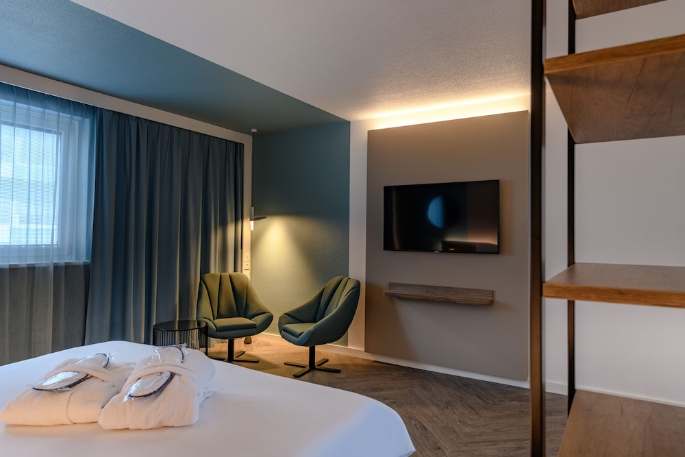 Suite, 1 Double Bed - Photo 5
