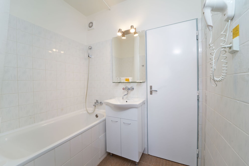 Double Room - Photo 5