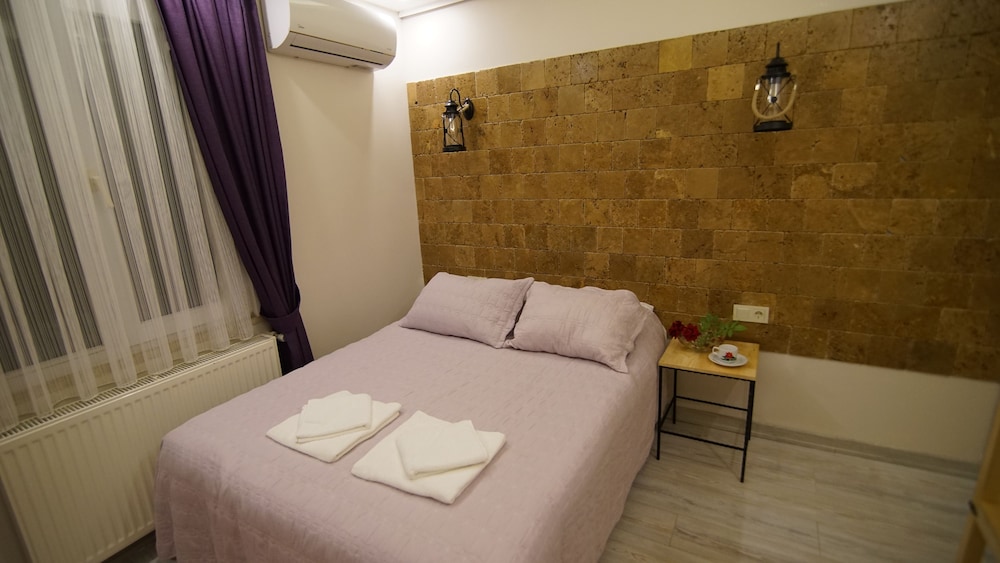 Deluxe Suite, Jetted Tub photo 2