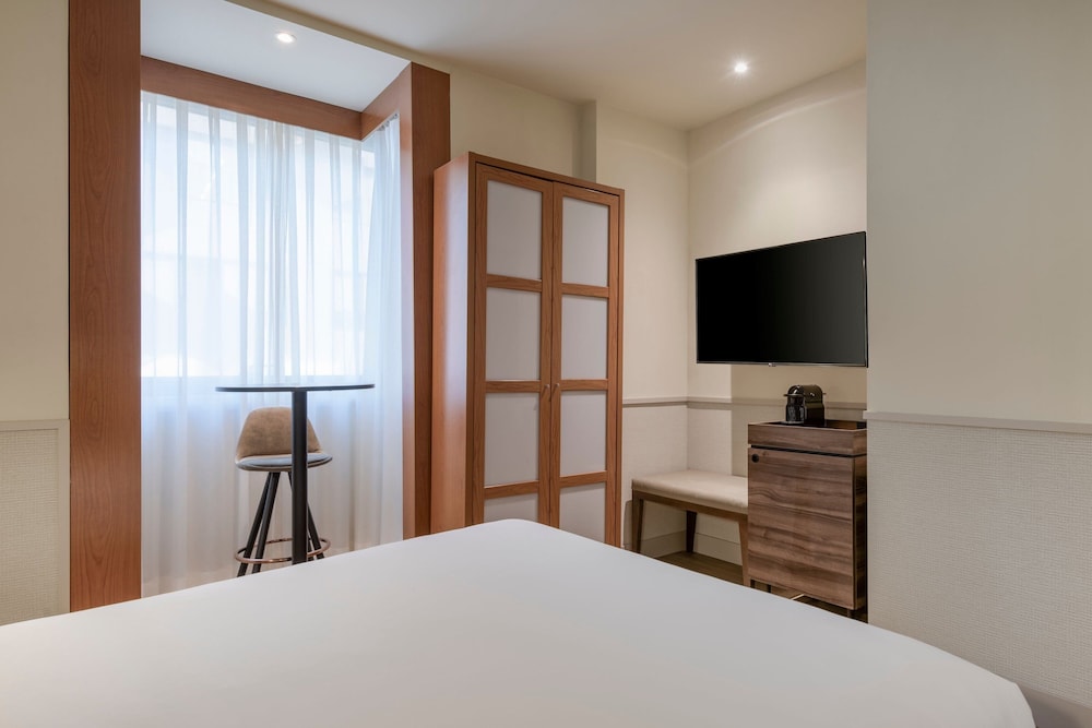 Standard Room, 1 Queen Bed
