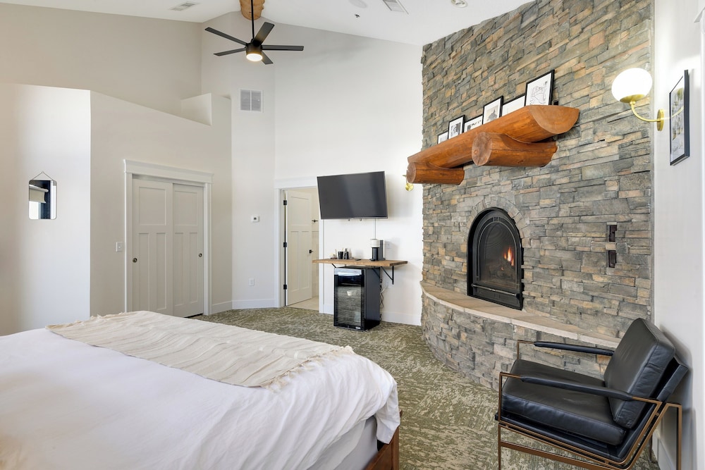 Premium Single Room, Lake View photo 3