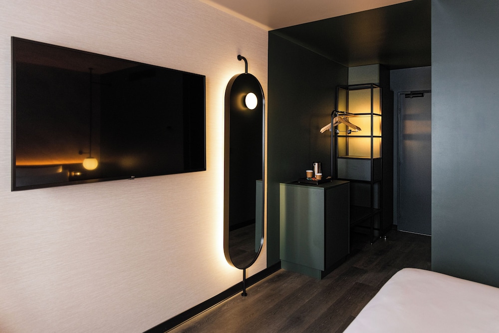 Classic Room, 2 Twin Beds, River View