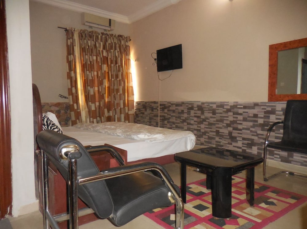 Standard Room photo 2