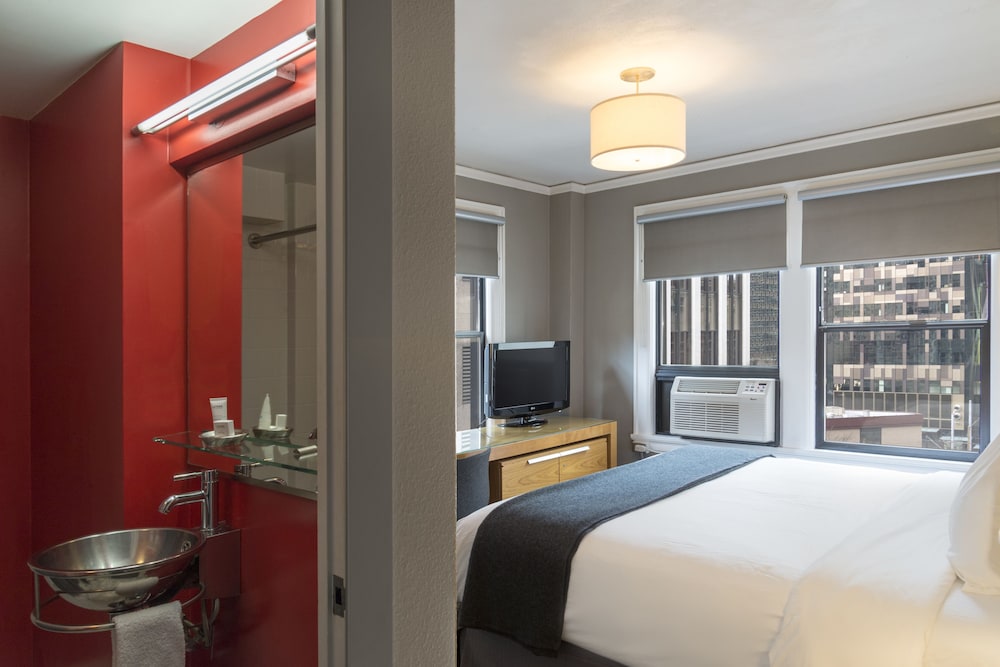 Standard Room, 1 King Bed, Accessible (Accessible Modern King) - Photo 2