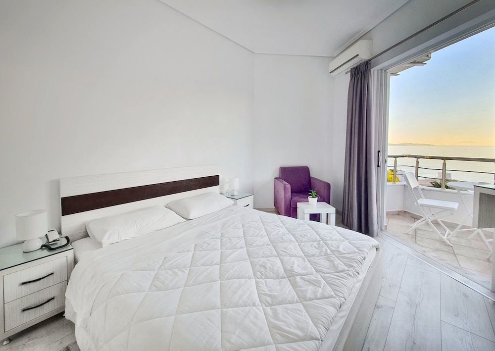 Standard Double or Twin Room, Partial Sea View photo 2