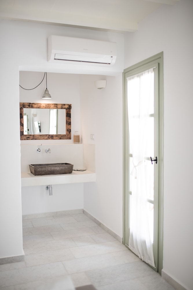 Deluxe Double Room, 1 Bedroom, City View (Sea or City view) photo 2