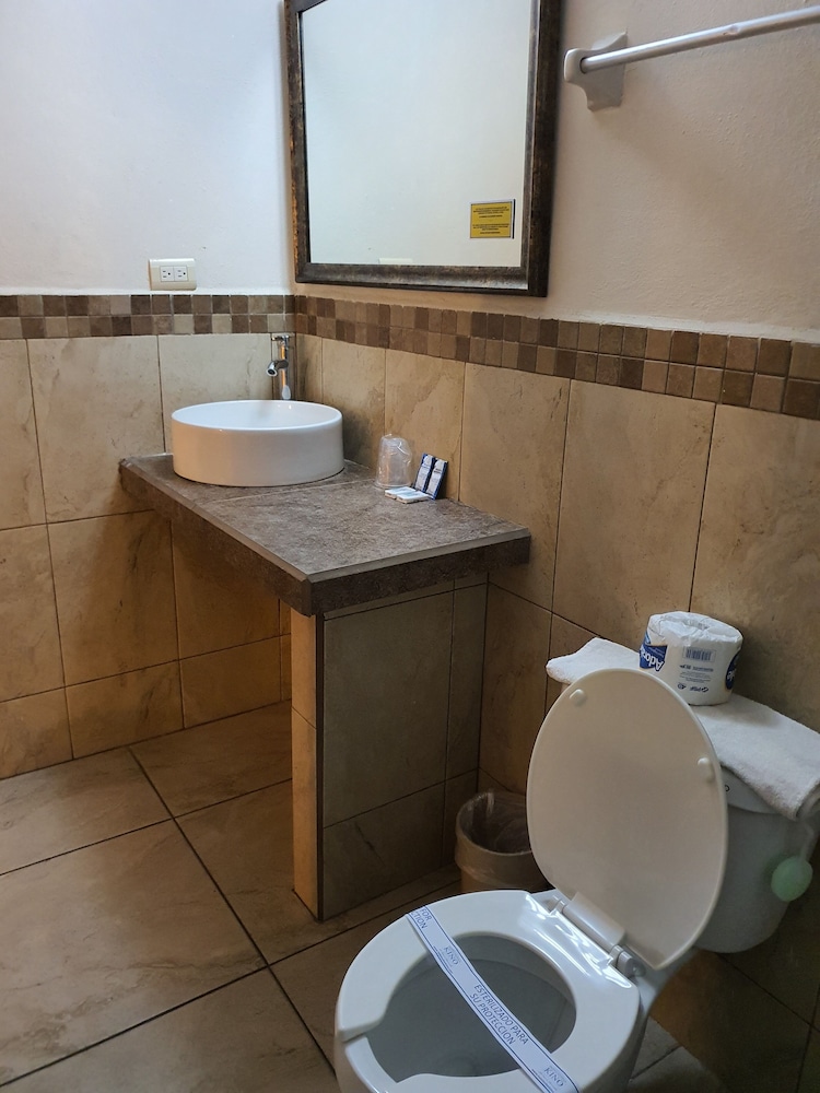 Executive Suite - Photo 9
