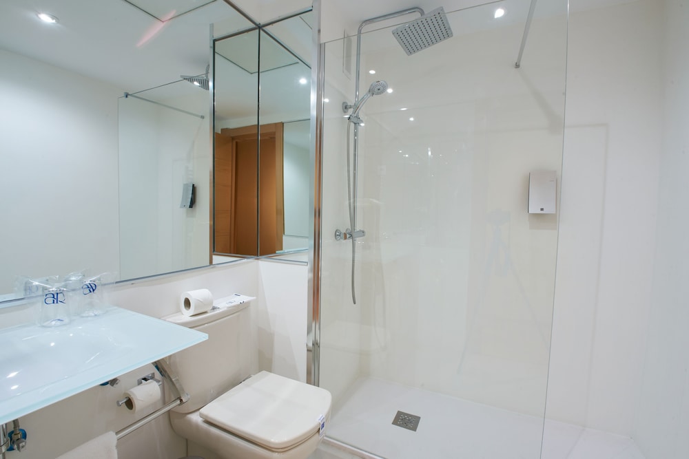 Standard Twin Room (2 aduls + 1 child) photo 3
