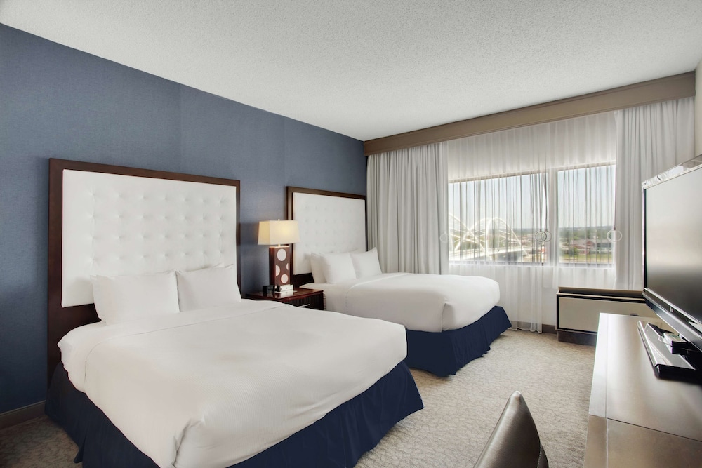 Suite, 1 King Bed, Accessible, Bathtub - Photo 2