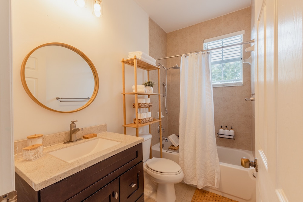 Miami Getaway Heated Pool House & Pool Table Villa, Foto 16