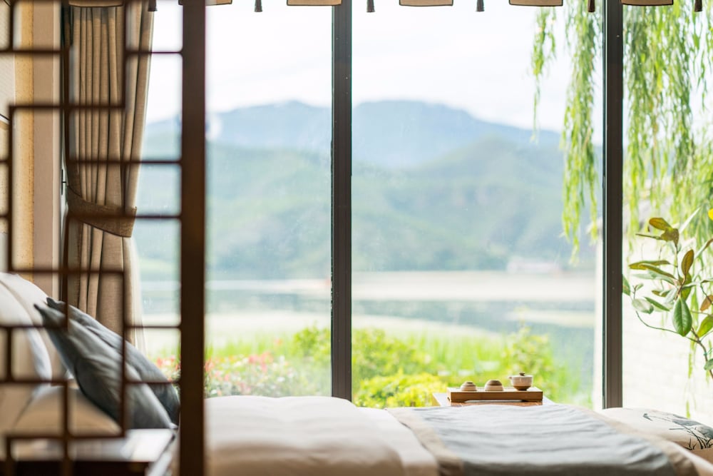 Standard Double Room, Lake View photo 3