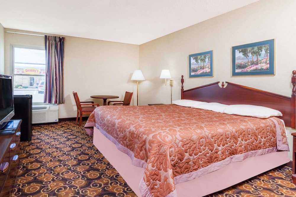 Suite, 1 King Bed, Jetted Tub photo 3