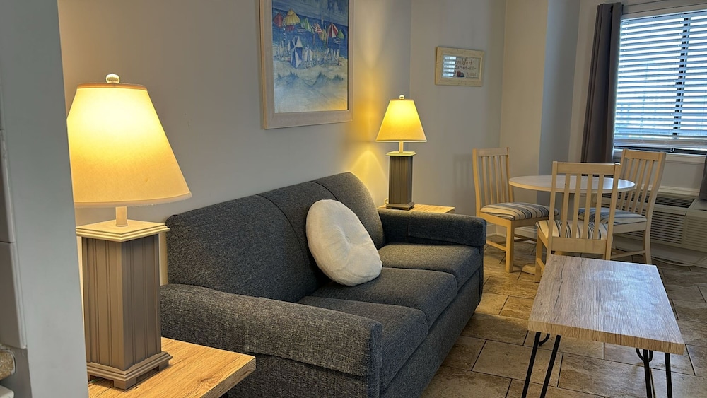 Standard Condo, 1 Bedroom, Kitchen, Partial Ocean View