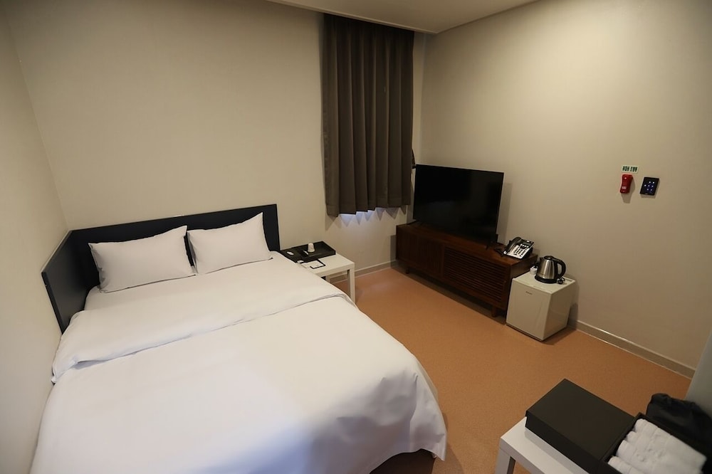 Standard Double Room - Photo 5