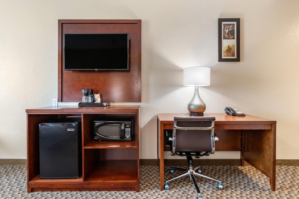 Suite, 1 King Bed, Accessible, Non Smoking - Photo 2