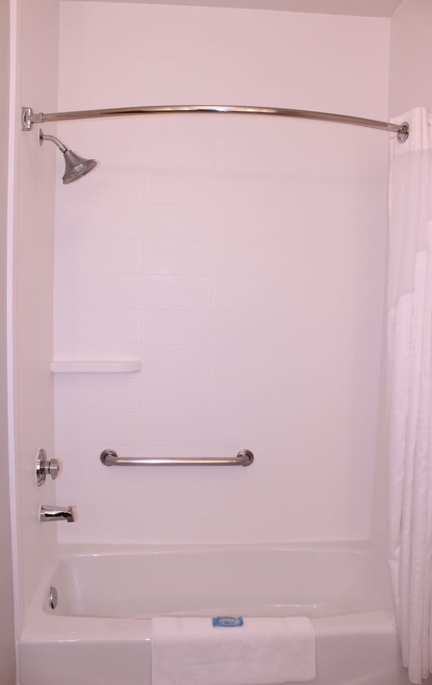 Deluxe Suite, 2 Queen Beds, Accessible, Non Smoking - Photo 5