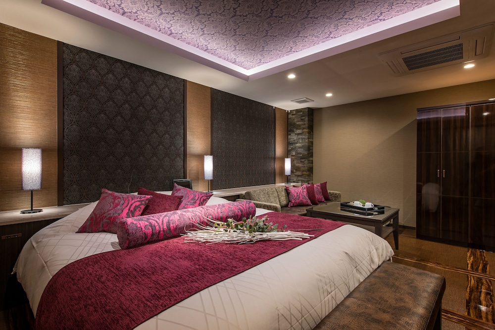 Royal Double Room, Smoking photo 1