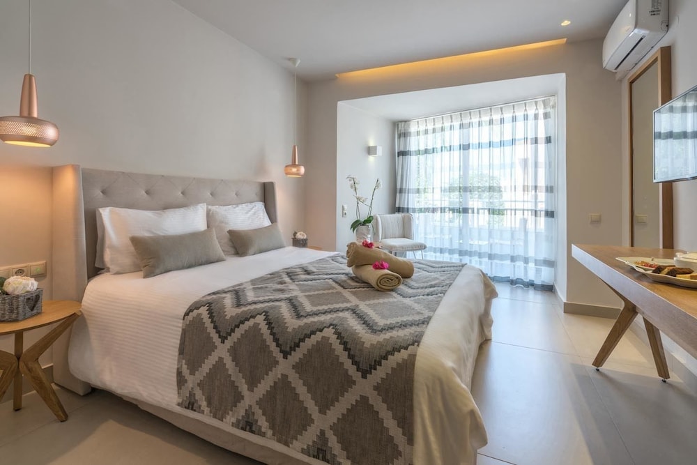 Double or Twin Room, Pool View