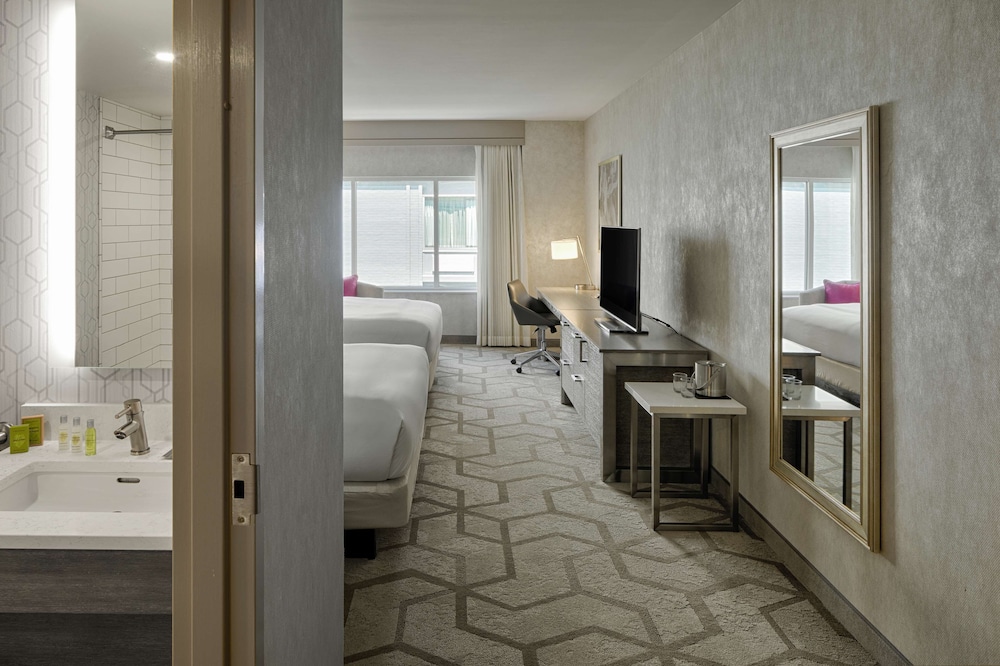 Room, 2 Queen Beds, Accessible, Bathtub (Mobility) - Photo 3