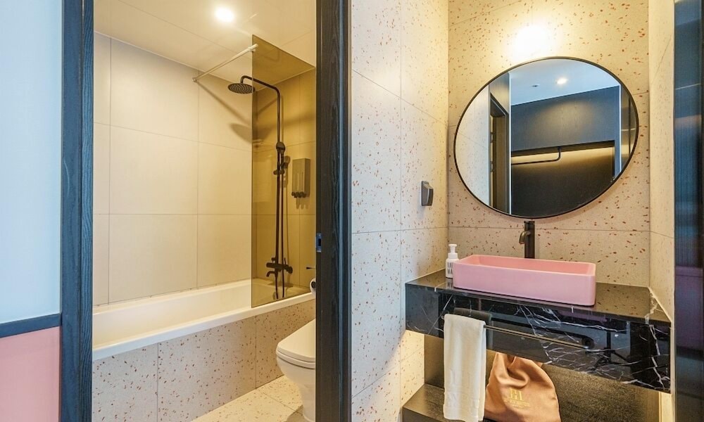 Suite - Photo 5