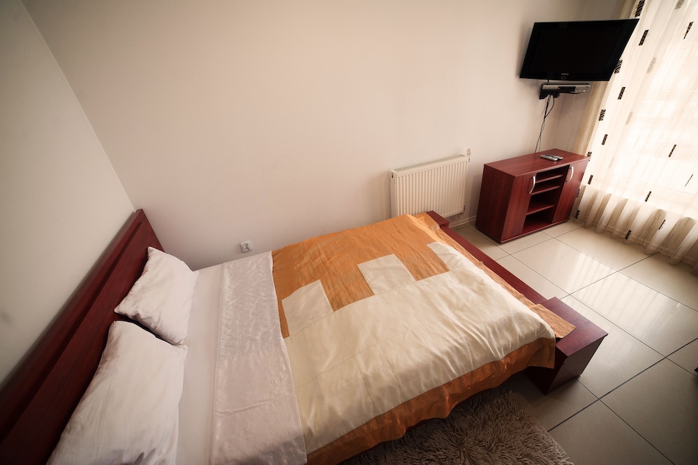 Economy Double Room, Shared Bathroom photo 3