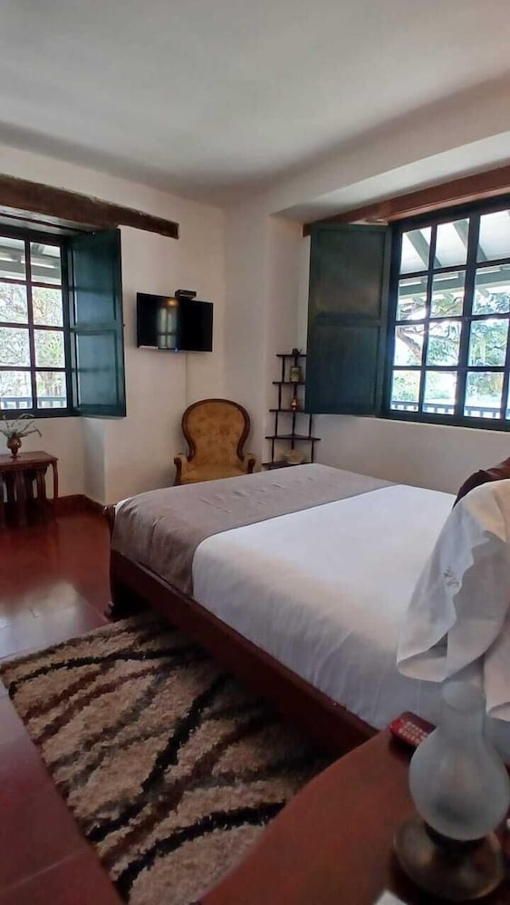 Premium Room, 1 King Bed photo 2