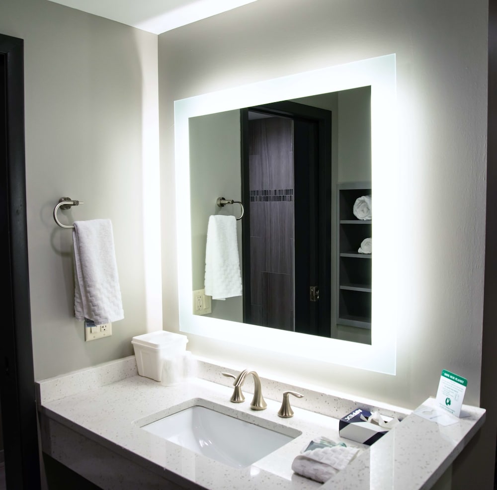 Standard Room, 2 Queen Beds, Non Smoking (Walk-in Shower) photo 3